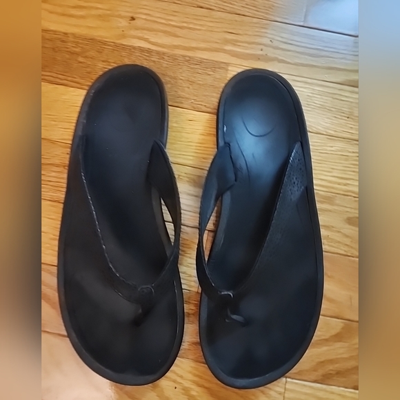 Olukai Sandals - Picture 1 of 9